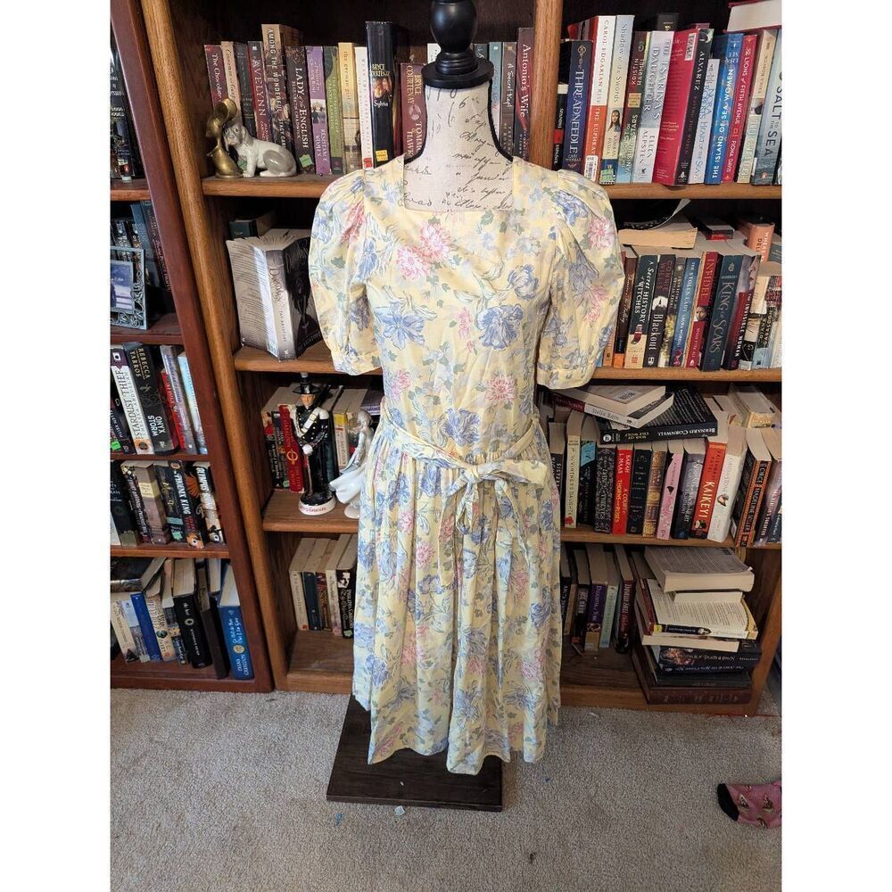 Vintage Laura Ashley Women’s Size 8 Yellow Floral Cottagecore Dainty Maxi Dress